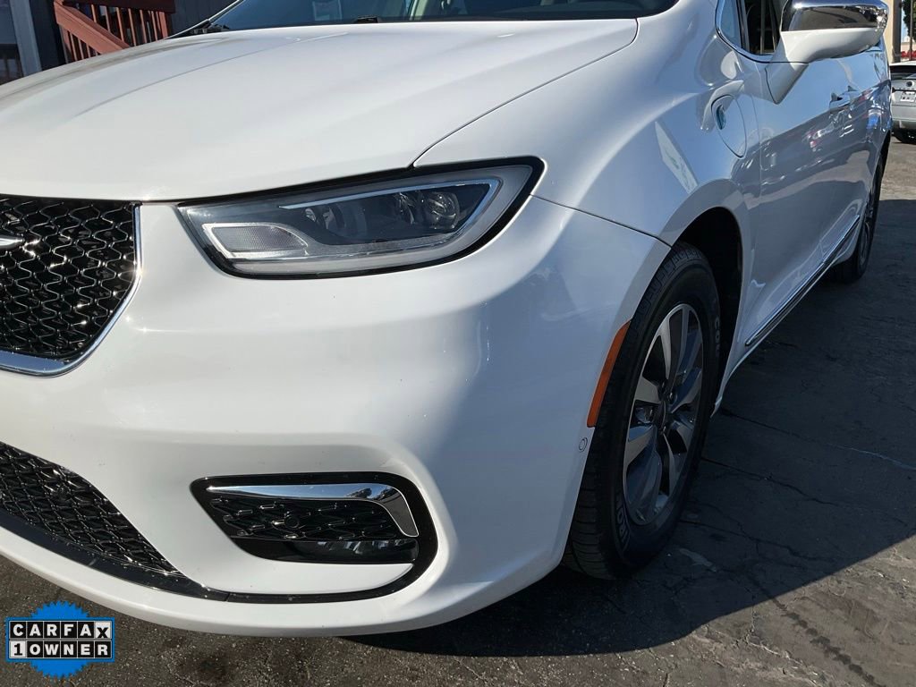 Used 2022 Chrysler Pacifica Limited w/ Uconnect Theater Family Group image 96