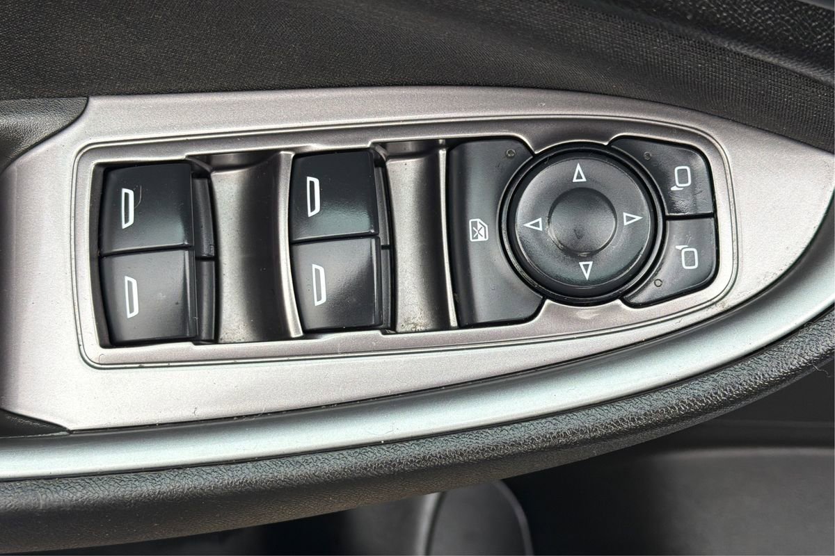 Used 2024 Chevrolet Malibu LS image 33