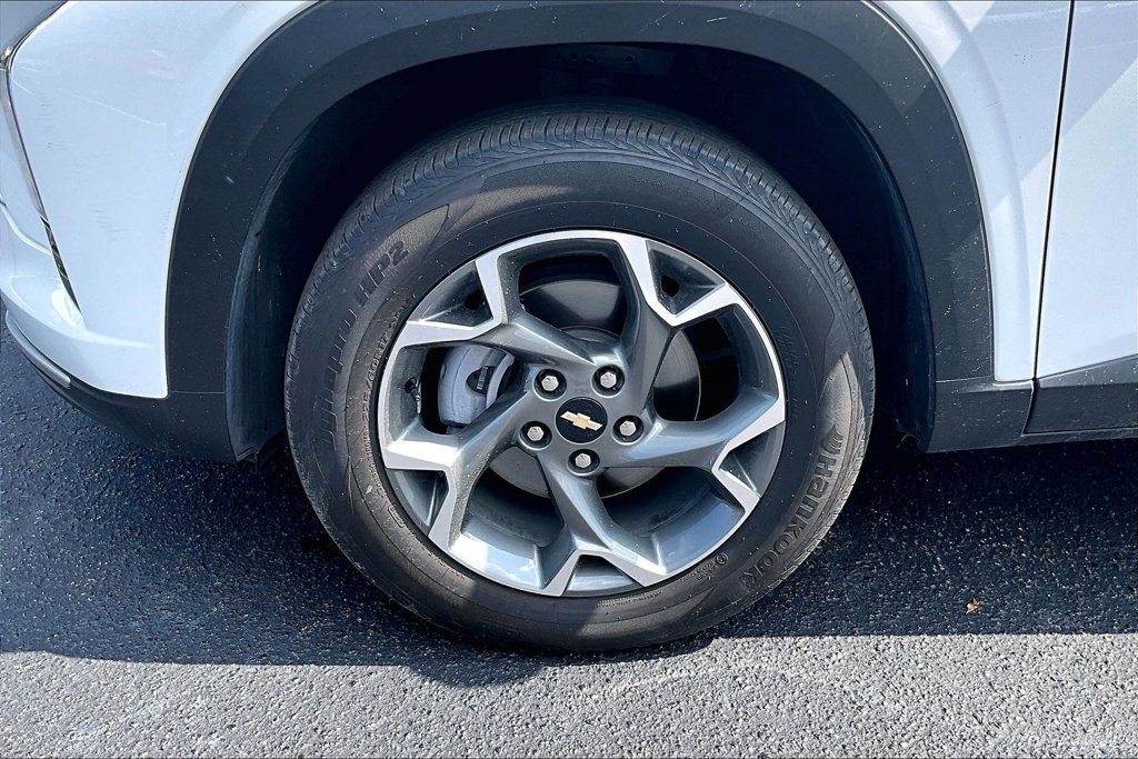 Used 2025 Chevrolet Trax LT FWD image 31