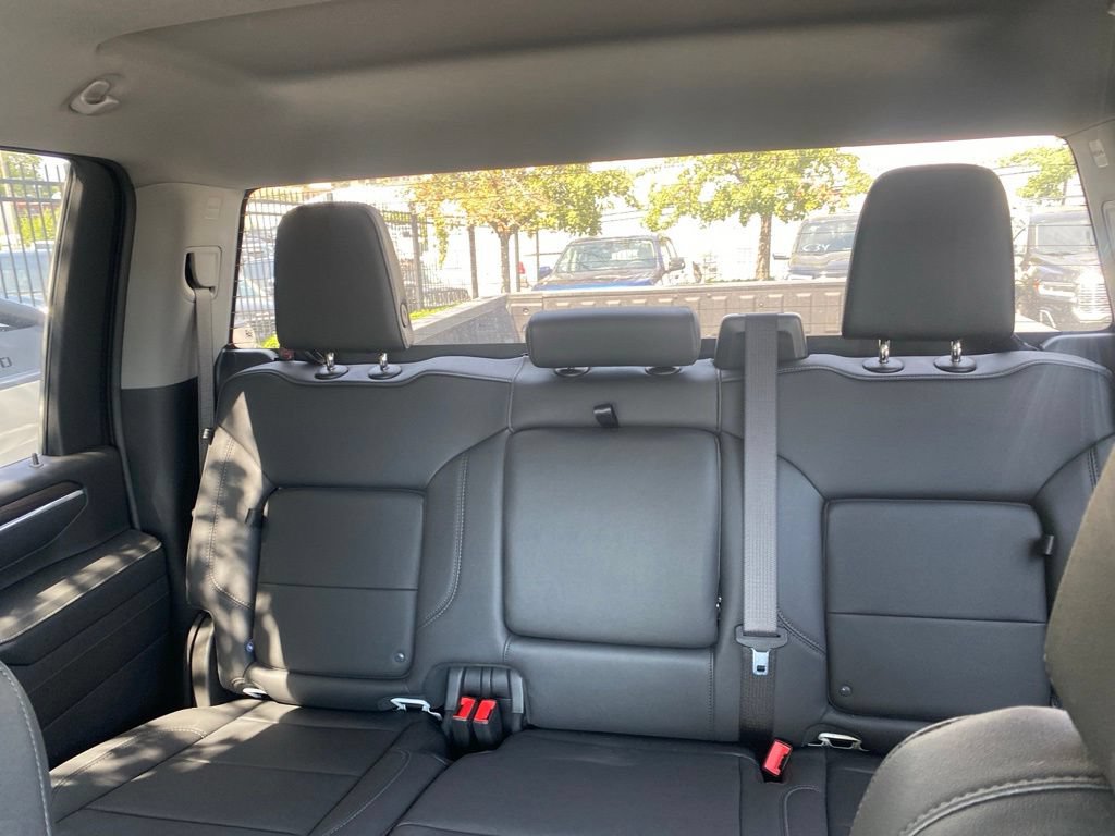 Used 2025 GMC Sierra 2500 SLT AWD/4WD image 8