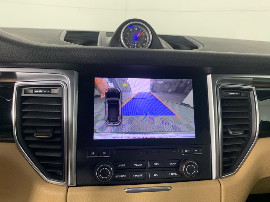 Used 2018 Porsche Macan AWD/4WD image 27