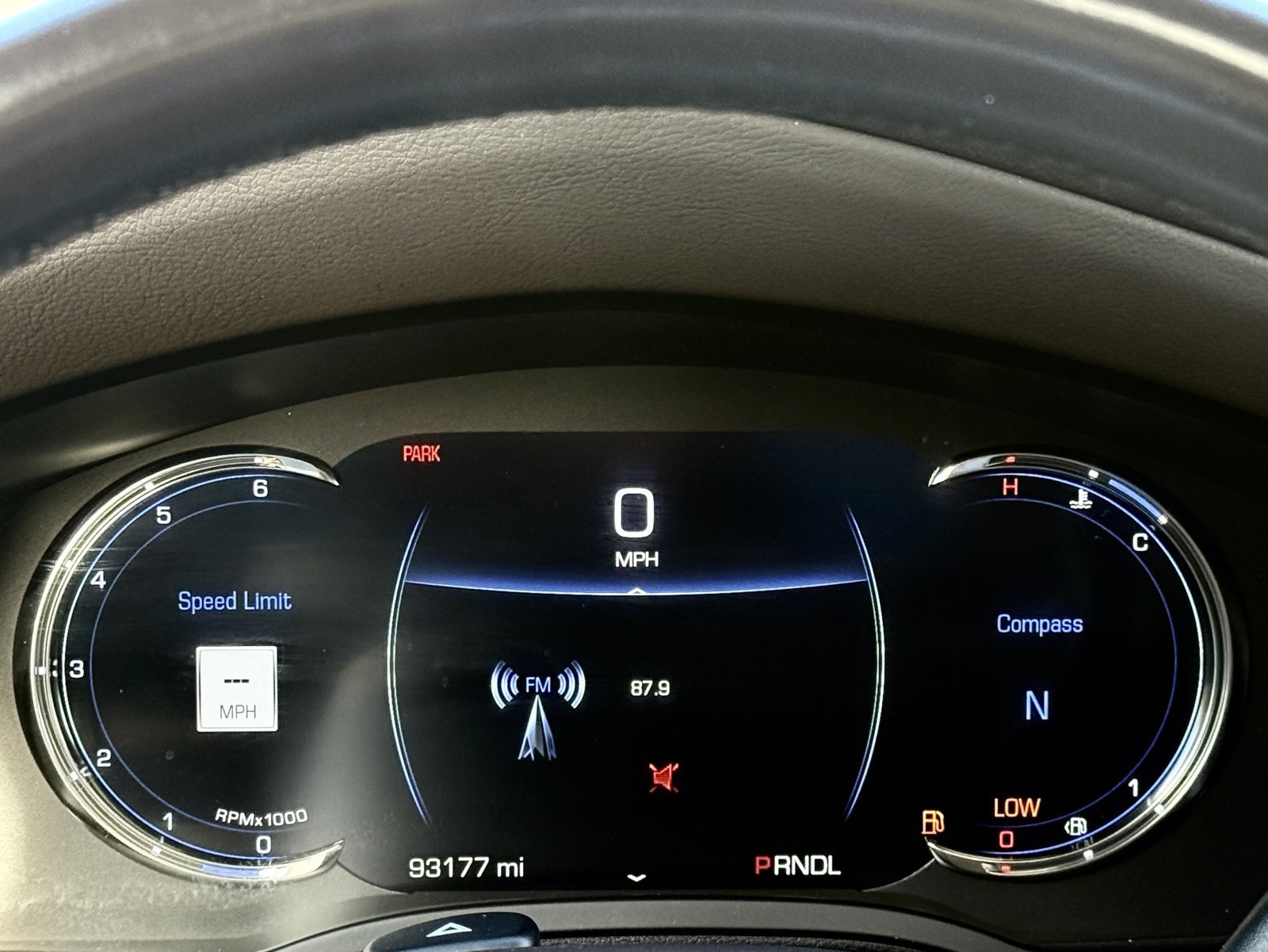 Used 2017 Cadillac Escalade Premium Luxury image 27