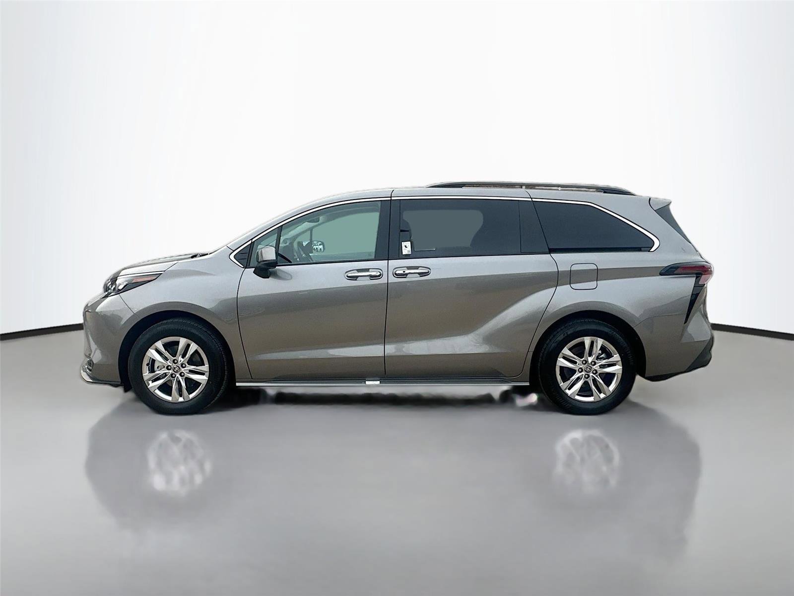 New 2026 Toyota Sienna XLE image 8