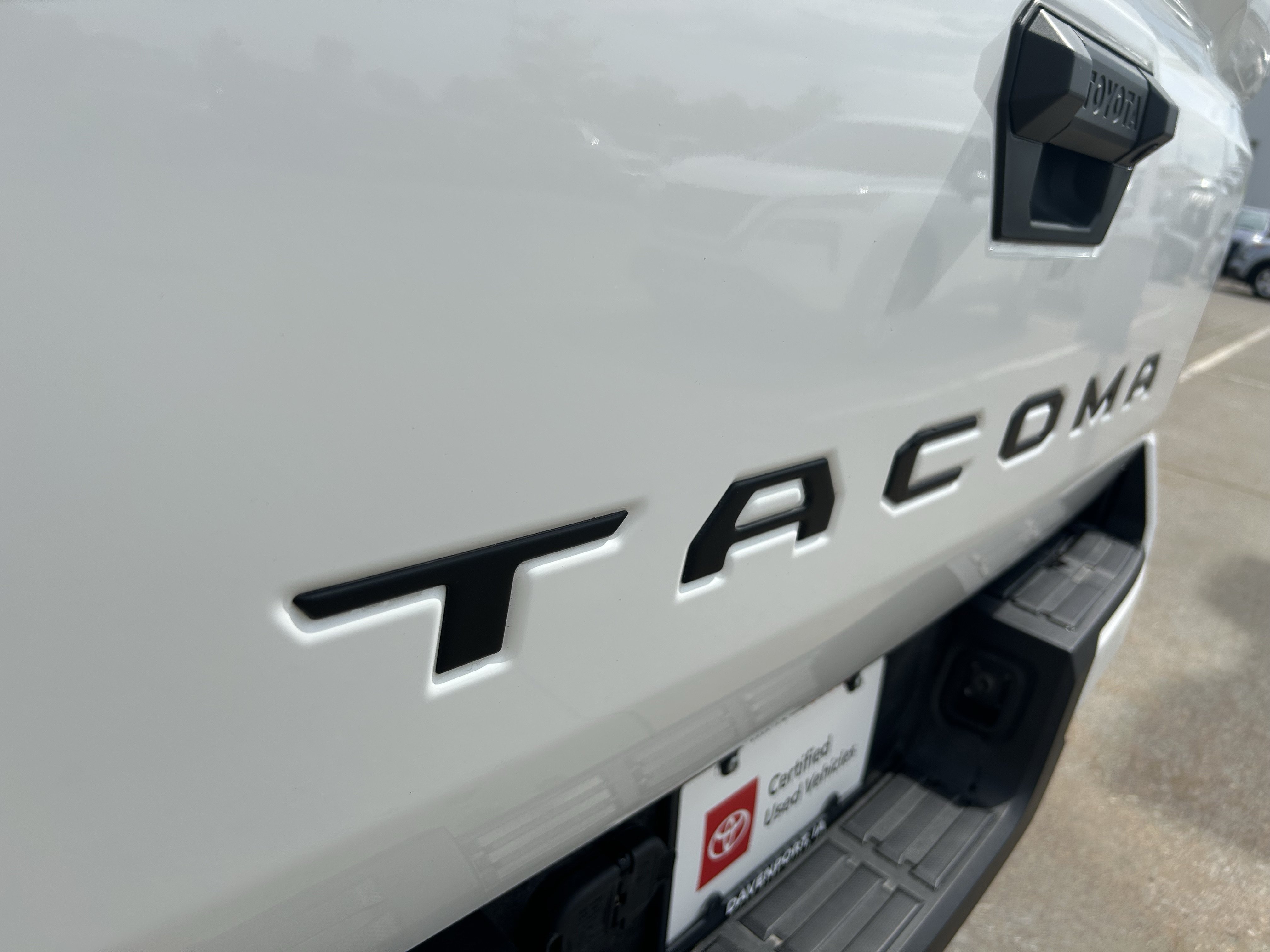 Certified 2025 Toyota Tacoma SR5 AWD/4WD image 8
