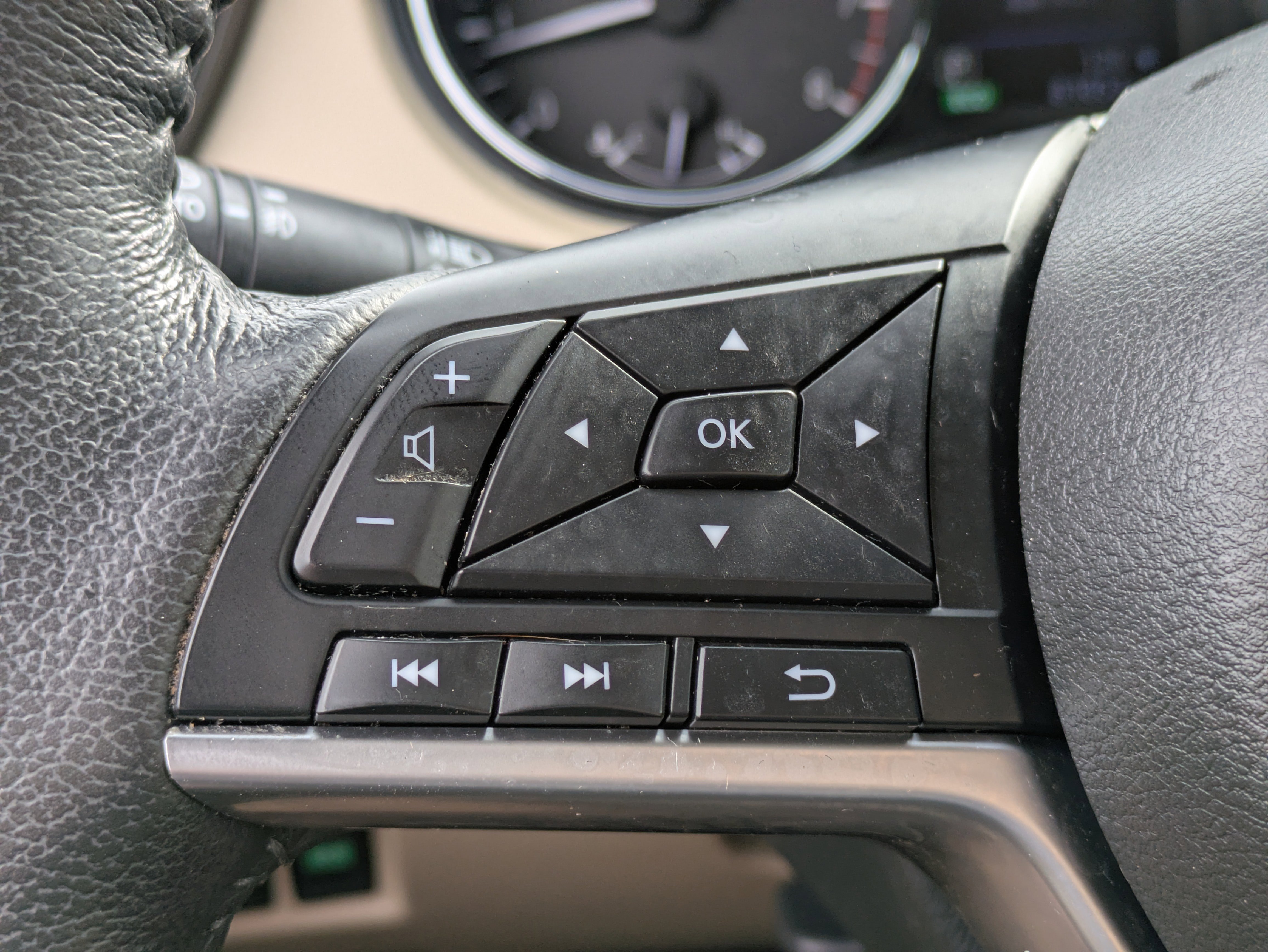 Used 2020 Nissan Rogue SL w/ Premium Package image 23