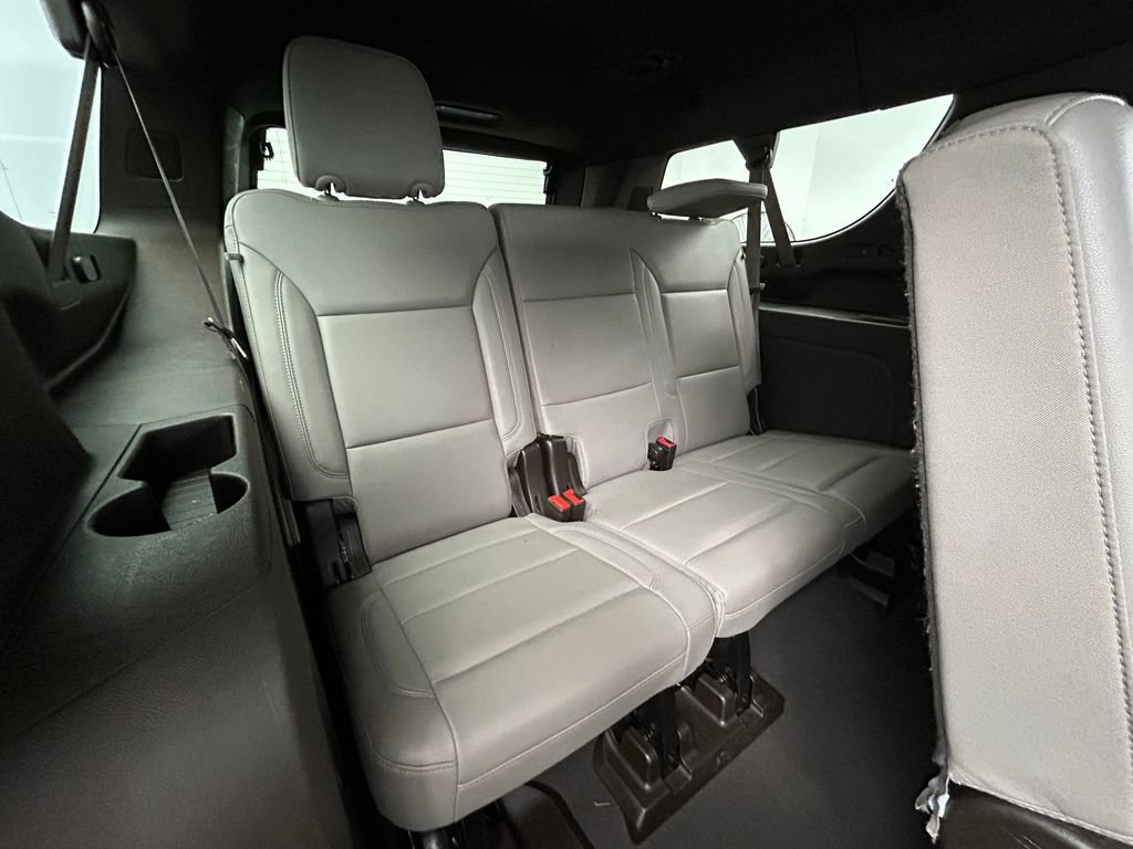 Used 2025 Chevrolet Suburban LT RWD image 22