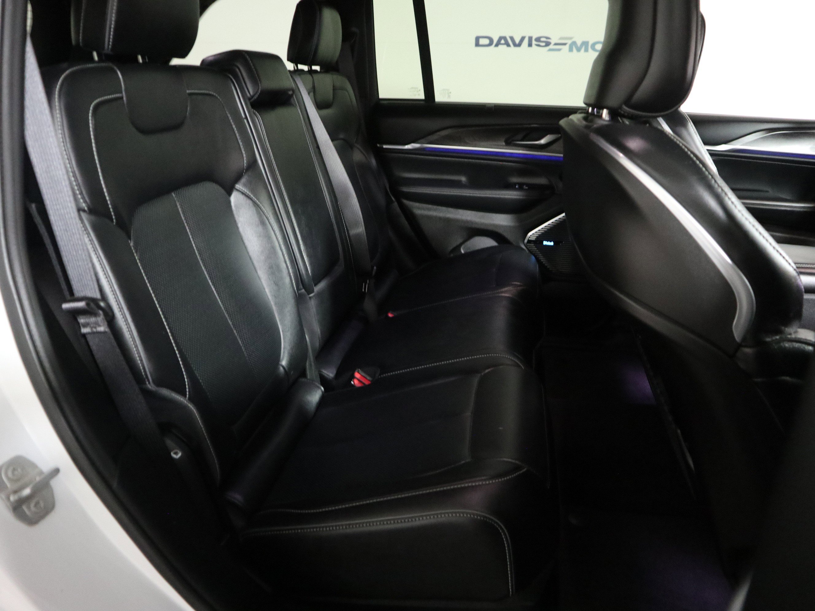 Used 2022 Jeep Grand Cherokee Overland w/ Luxury Tech Group IV image 20