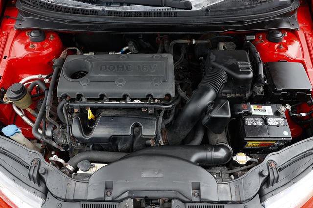 Used 2011 Kia Forte Koup SX FWD image 23