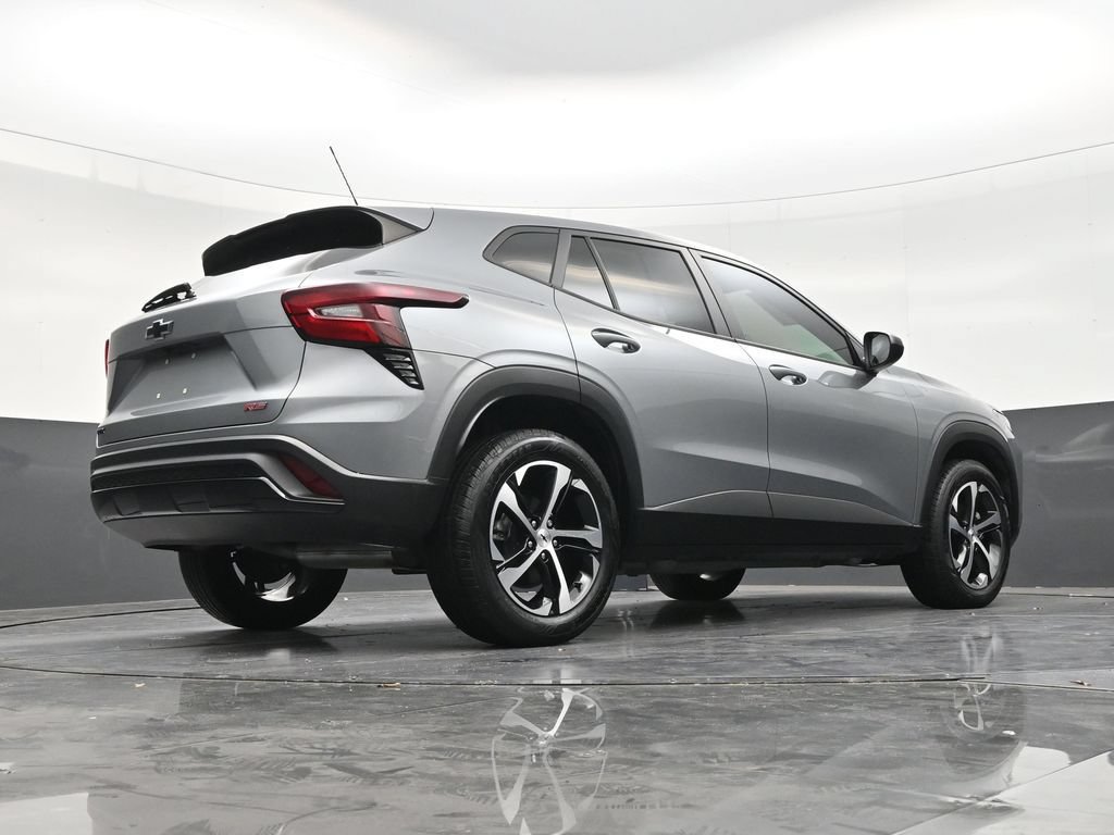 Used 2025 Chevrolet Trax RS FWD image 24