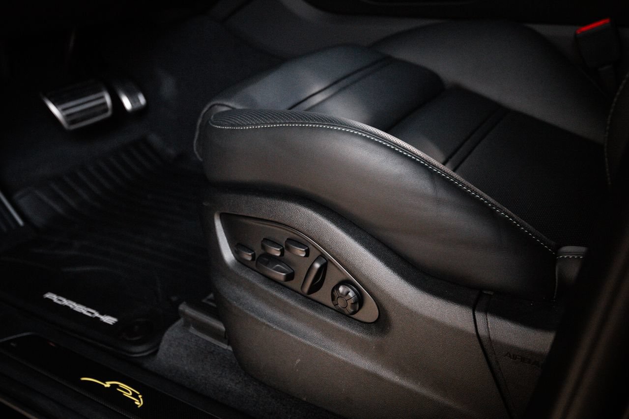 Certified 2025 Porsche Cayenne Turbo GT AWD/4WD image 15