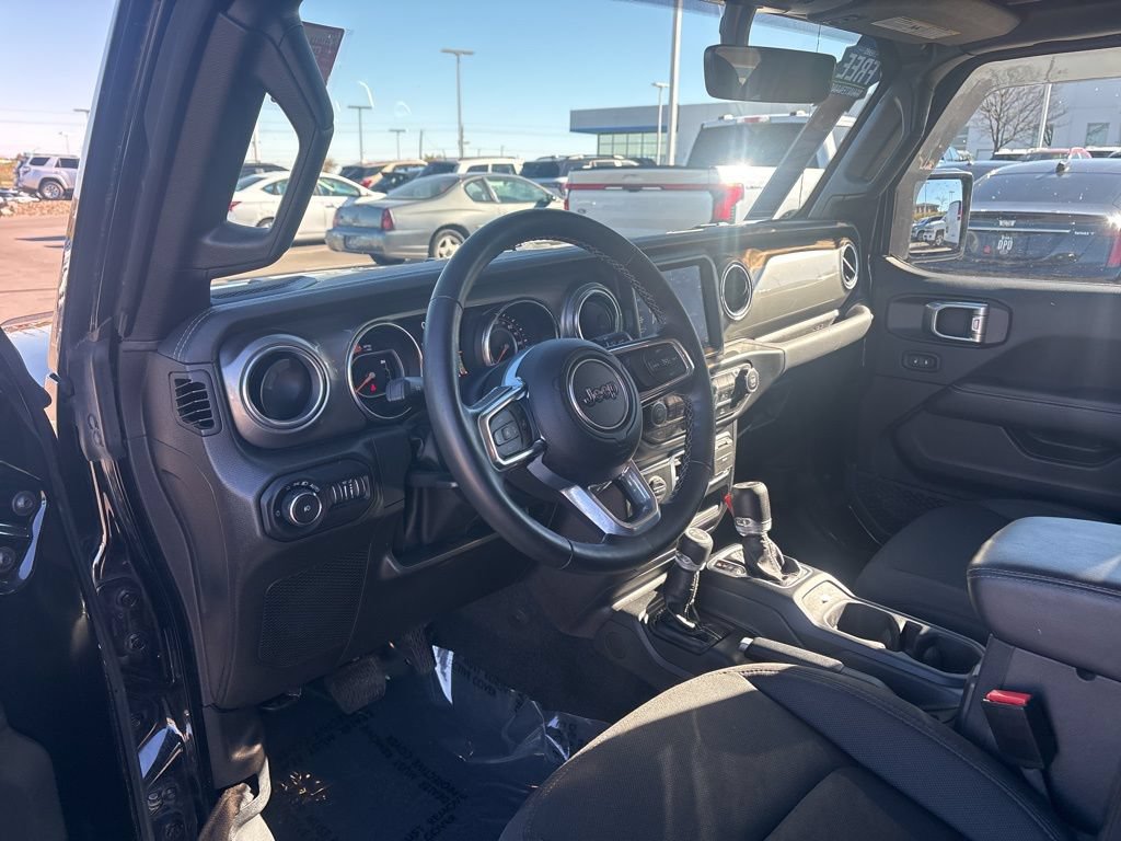 Used 2022 Jeep Wrangler Unlimited Sahara w/ LED Lighting Group AWD/4WD image 17