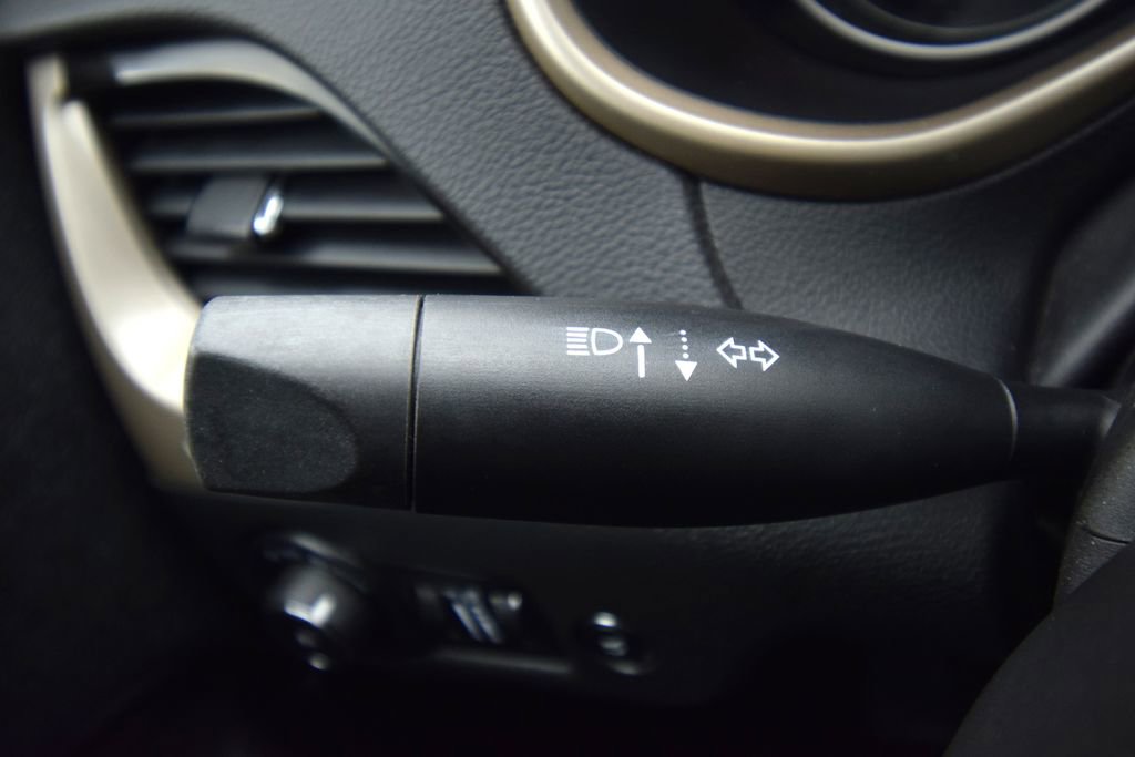 Used 2014 Jeep Cherokee Latitude w/ Comfort/Convenience Group image 33