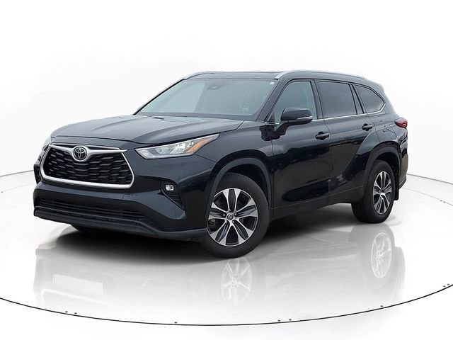 Used 2022 Toyota Highlander XLE image 1