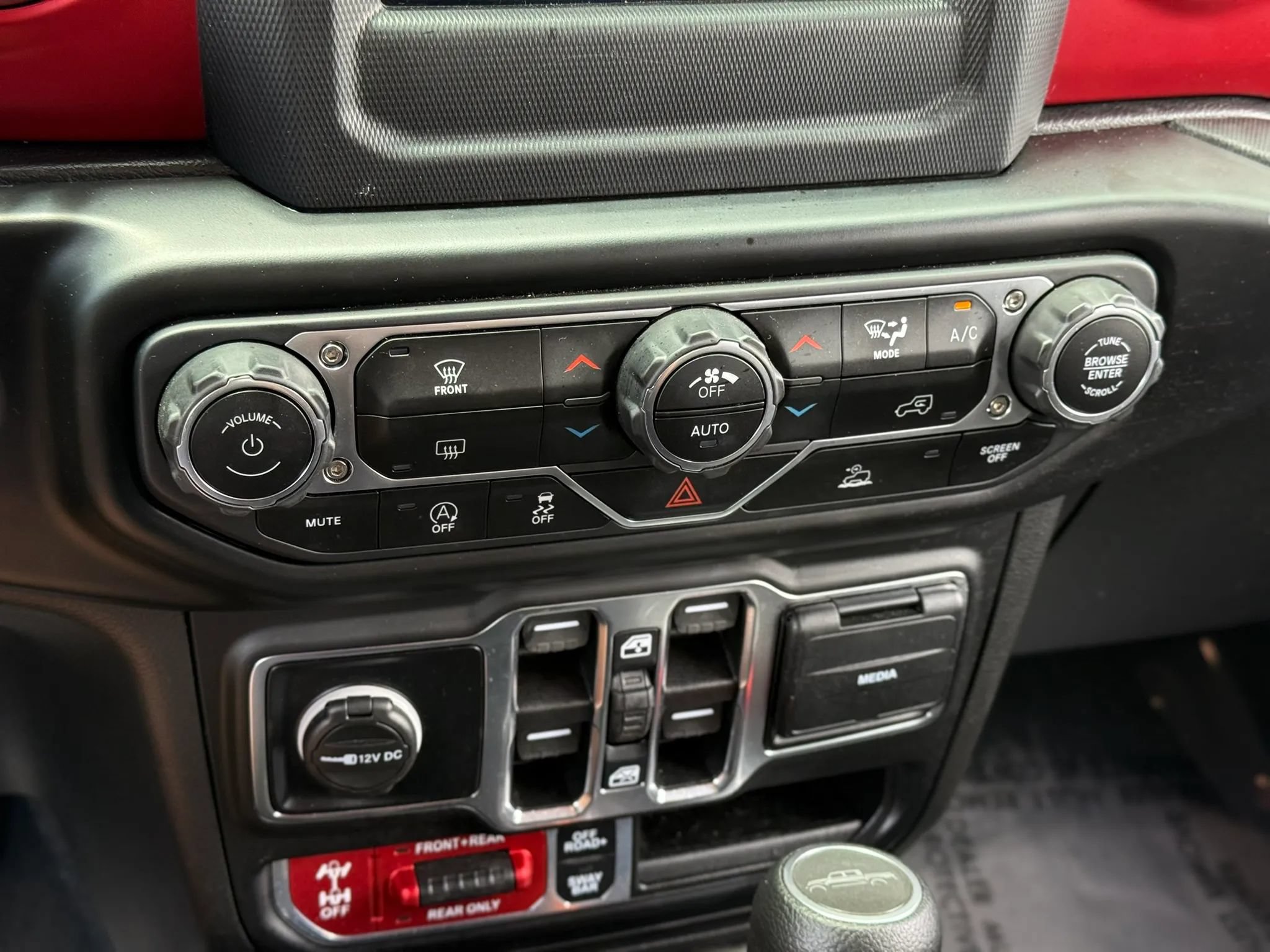 Used 2021 Jeep Gladiator Rubicon w/ Trailer Tow Package AWD/4WD image 25