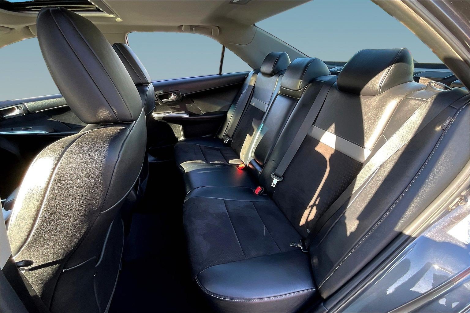 Used 2012 Toyota Camry SE w/ Leather Pkg FWD image 21