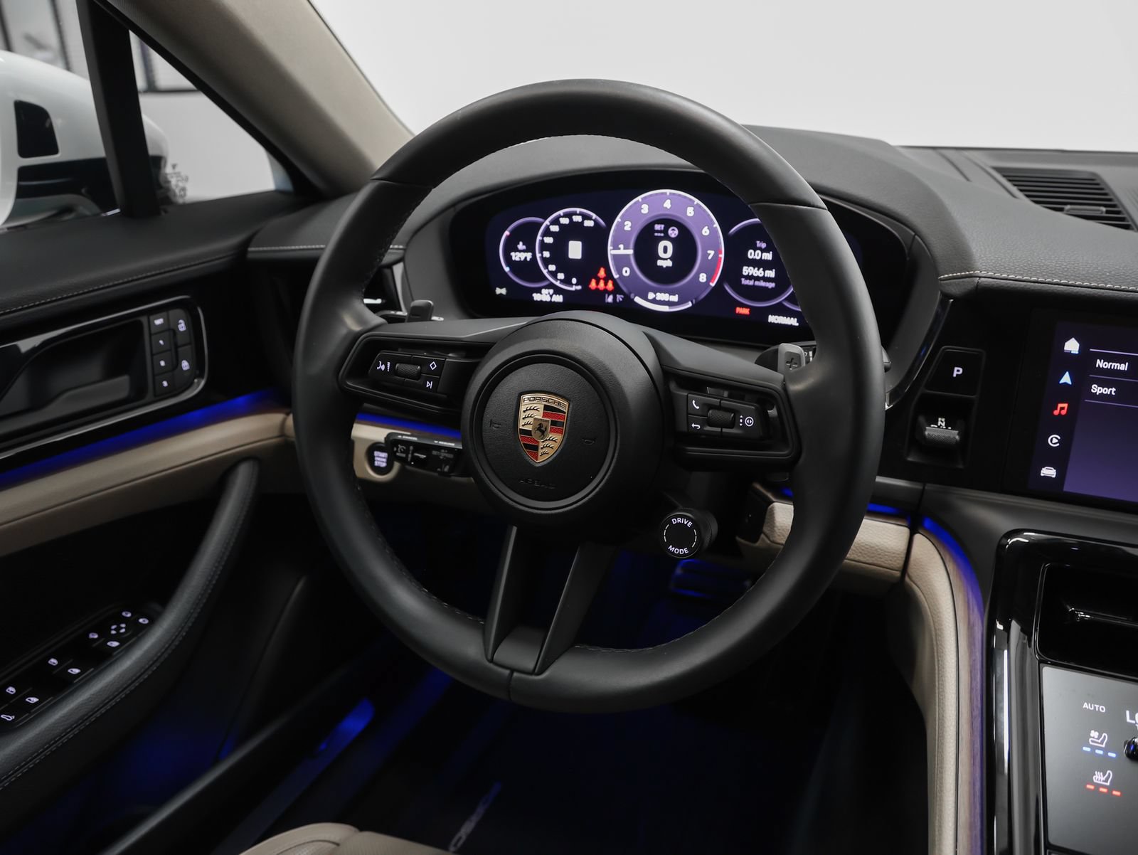Certified 2025 Porsche Panamera 4 AWD/4WD image 36