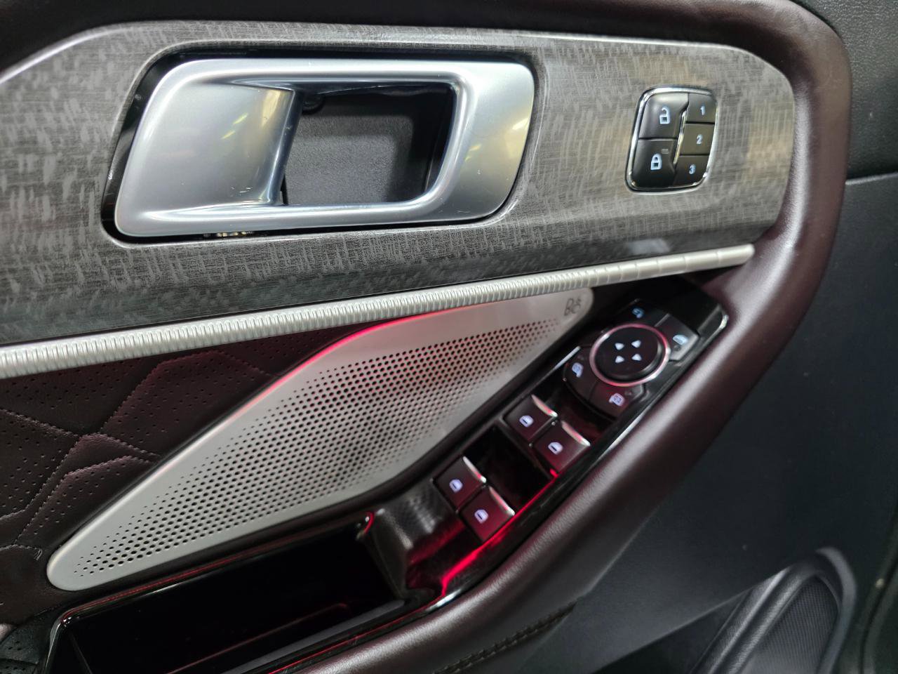 Used 2025 Ford Explorer Platinum w/ LUX Leather Package image 19