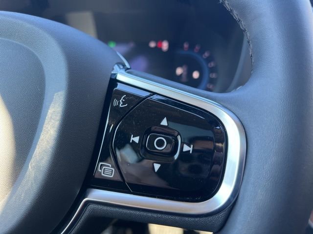 Certified 2023 Volvo XC60 B5 Ultimate w/ Climate Package image 32