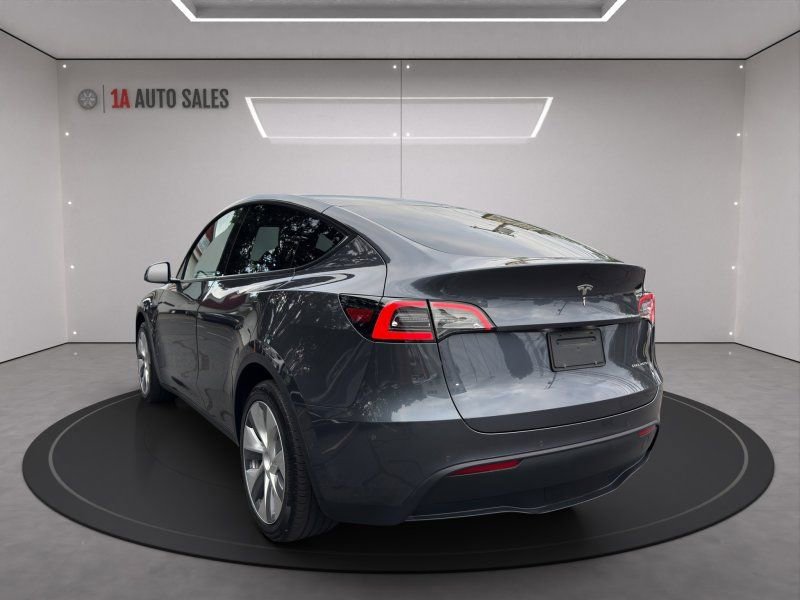 Used 2020 Tesla Model Y Long Range image 3