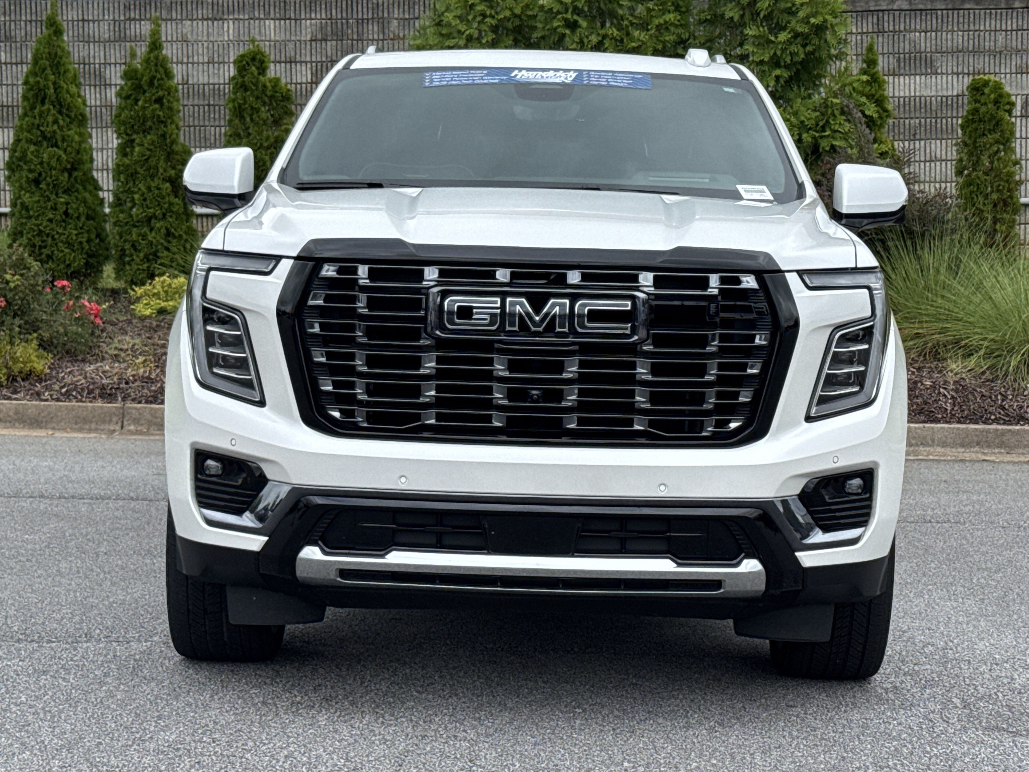 Used 2025 GMC Yukon Denali Ultimate AWD/4WD image 3