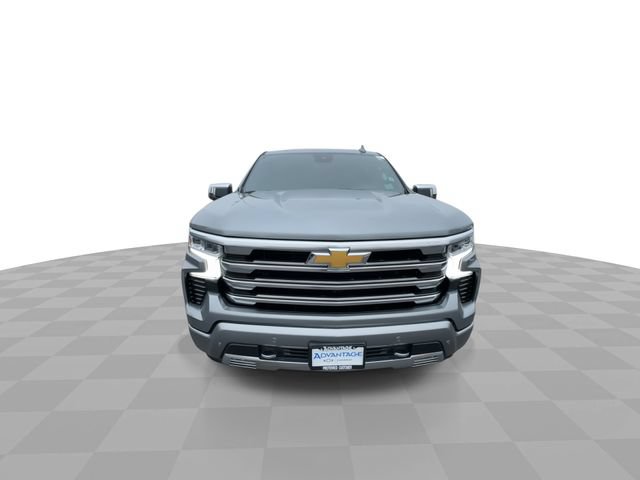 Used 2024 Chevrolet Silverado 1500 High Country w/ Technology Package AWD/4WD image 3