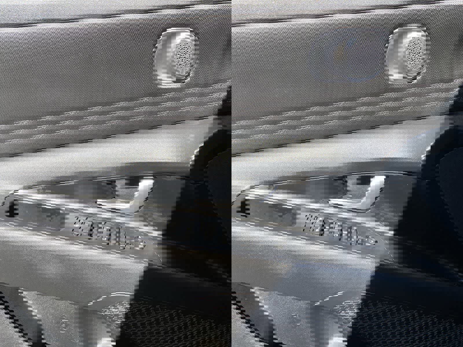 Used 2021 Hyundai Elantra Limited image 19