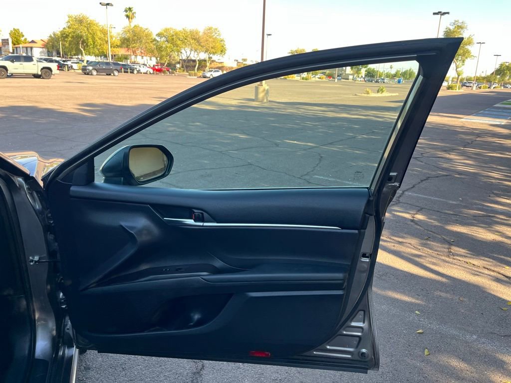 Used 2023 Toyota Camry SE image 18