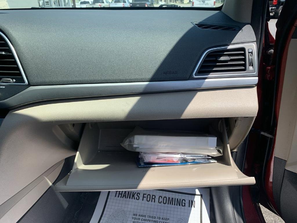 Used 2017 Hyundai Elantra SE image 31