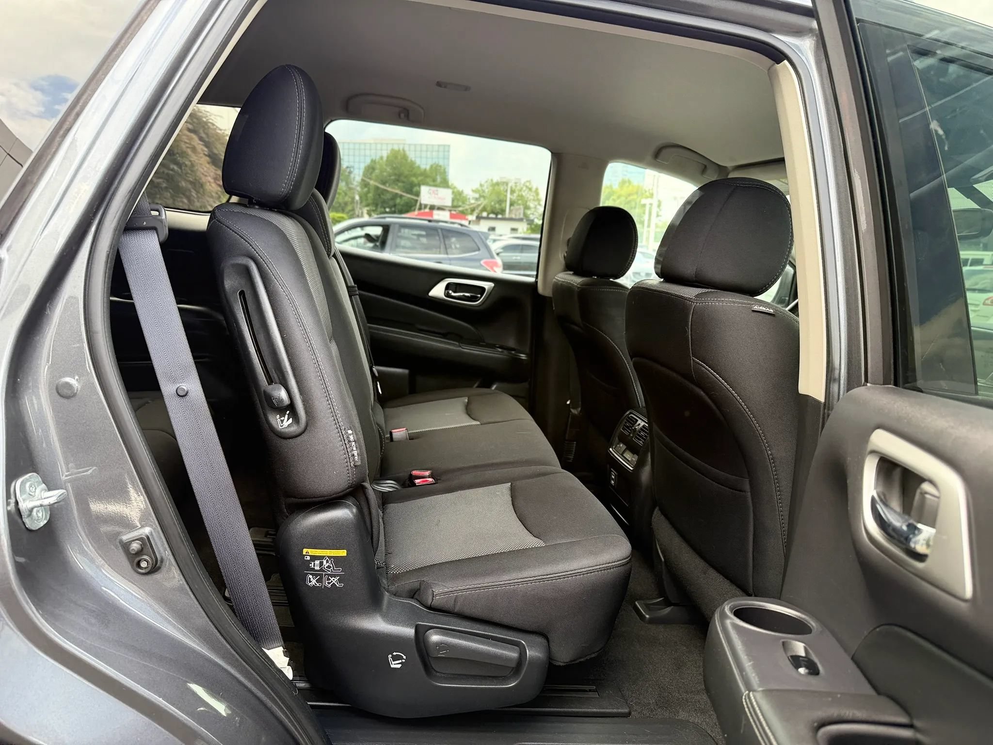 Used 2018 Nissan Pathfinder SV AWD/4WD image 31