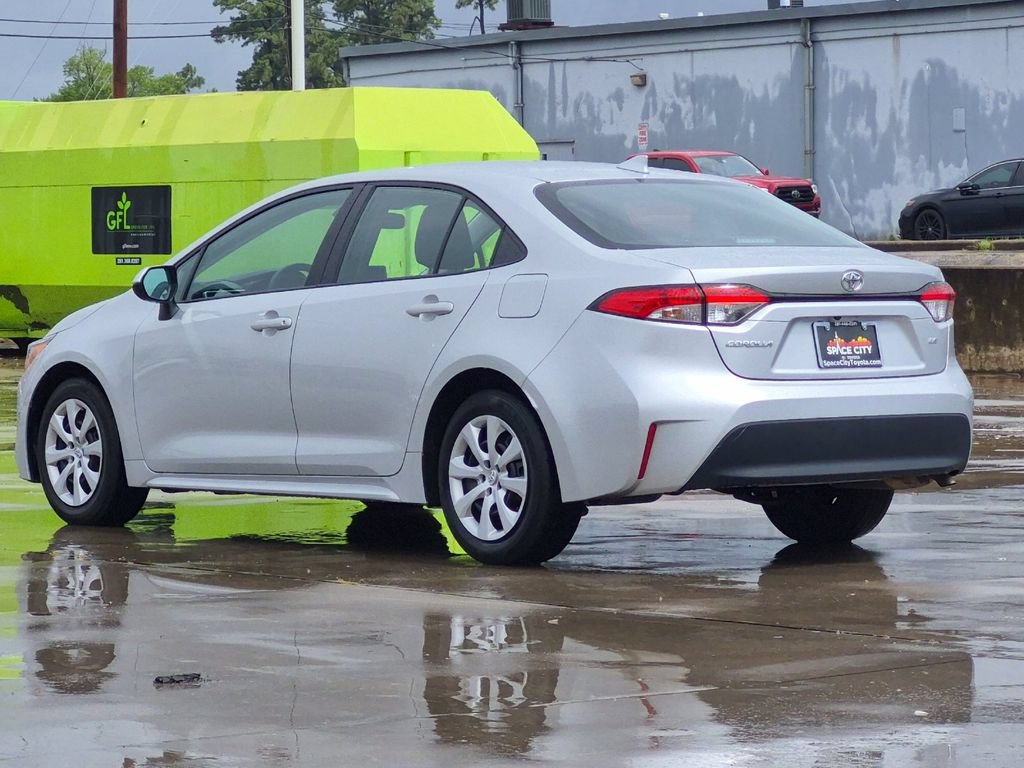 Used 2025 Toyota Corolla LE FWD image 4