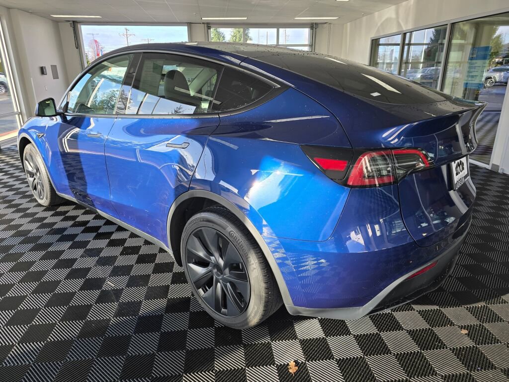 Used 2025 Tesla Model Y Long Range image 6