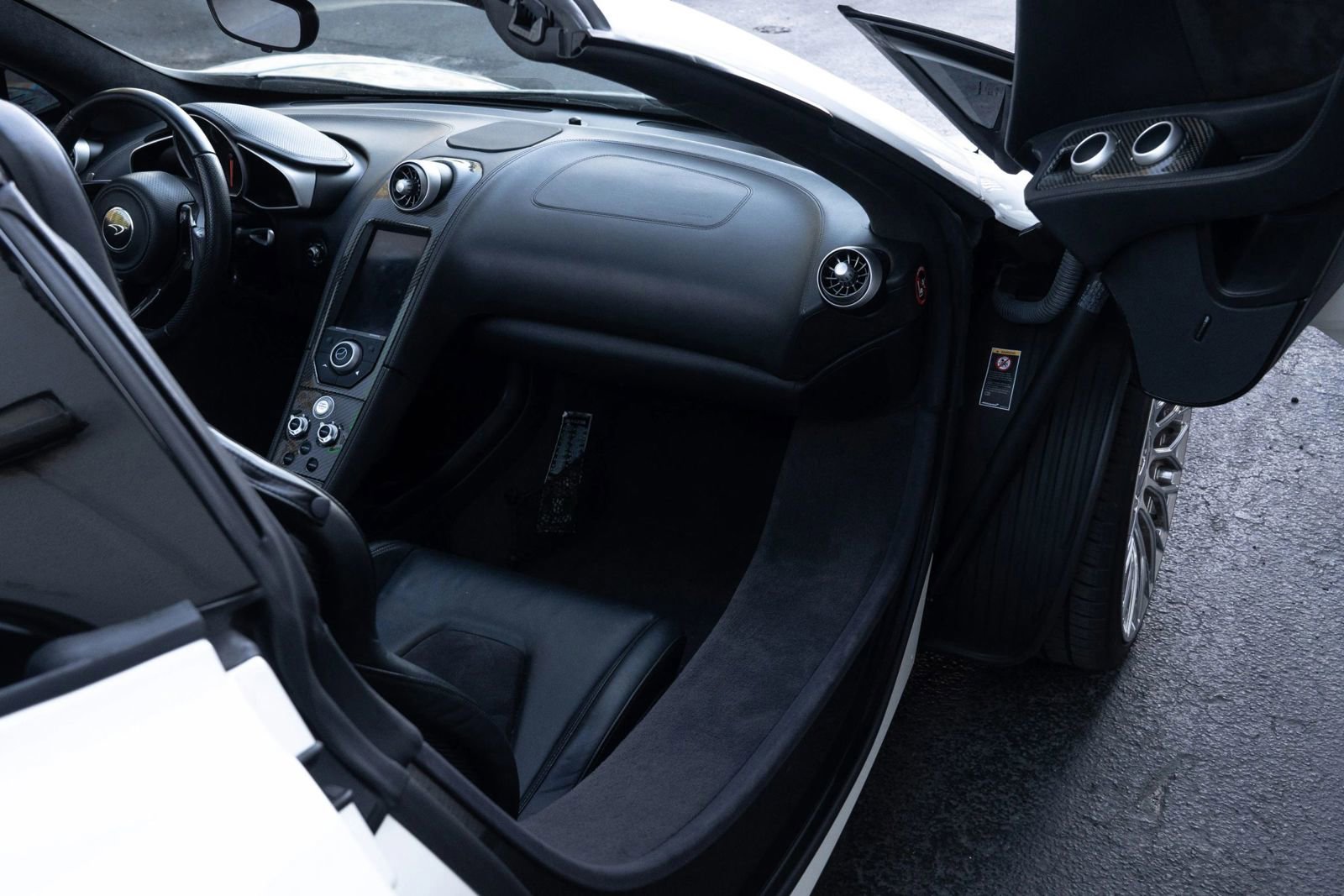 Used 2013 McLaren MP4-12C Spider RWD image 27