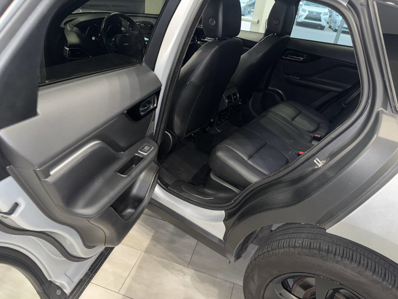 Used 2020 Jaguar F-PACE Premium image 24