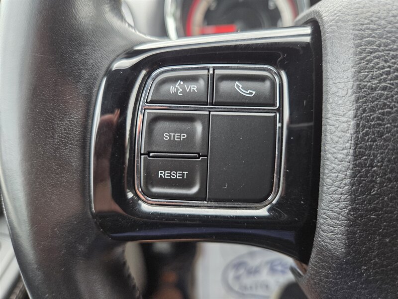 Used 2019 Dodge Grand Caravan SXT FWD image 16