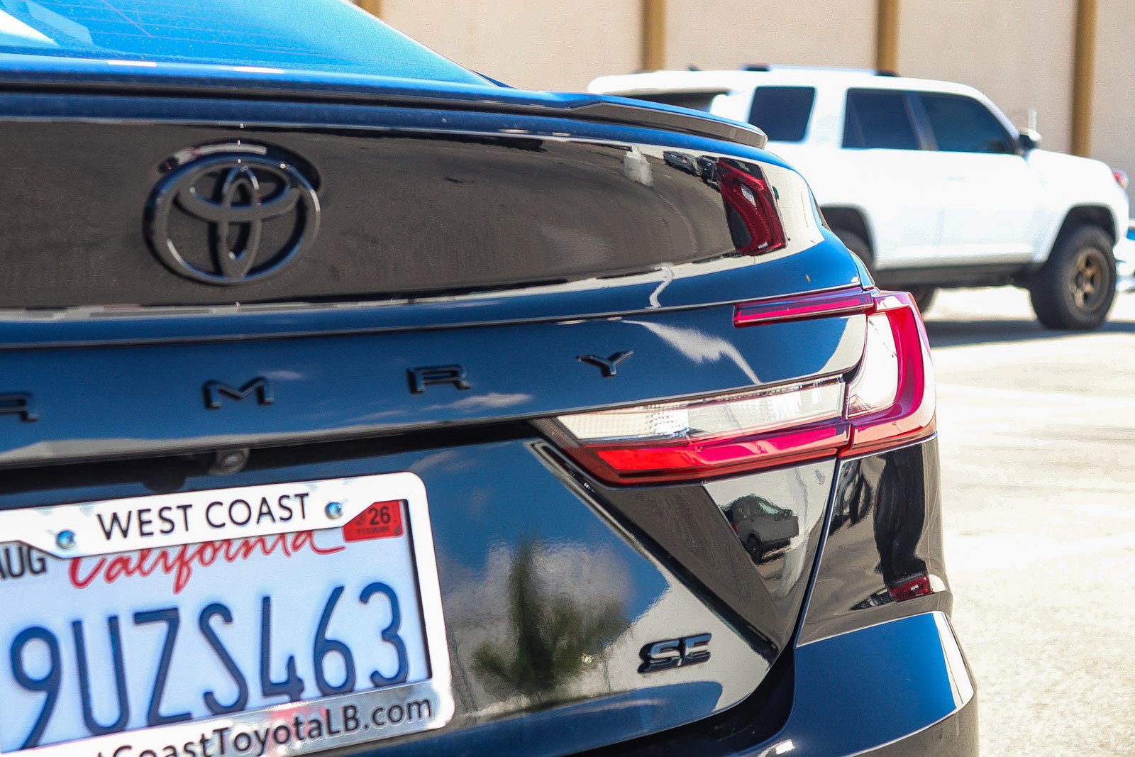 Used 2025 Toyota Camry SE w/ Convenience Package image 10