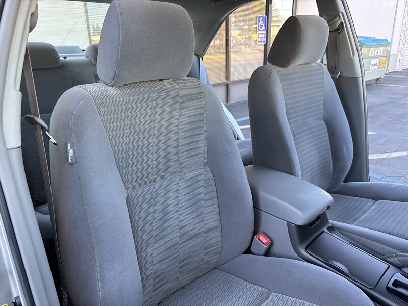 Used 2005 Toyota Camry LE image 37