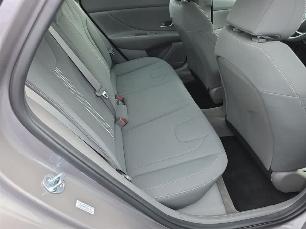 Used 2023 Hyundai Elantra SEL FWD image 14