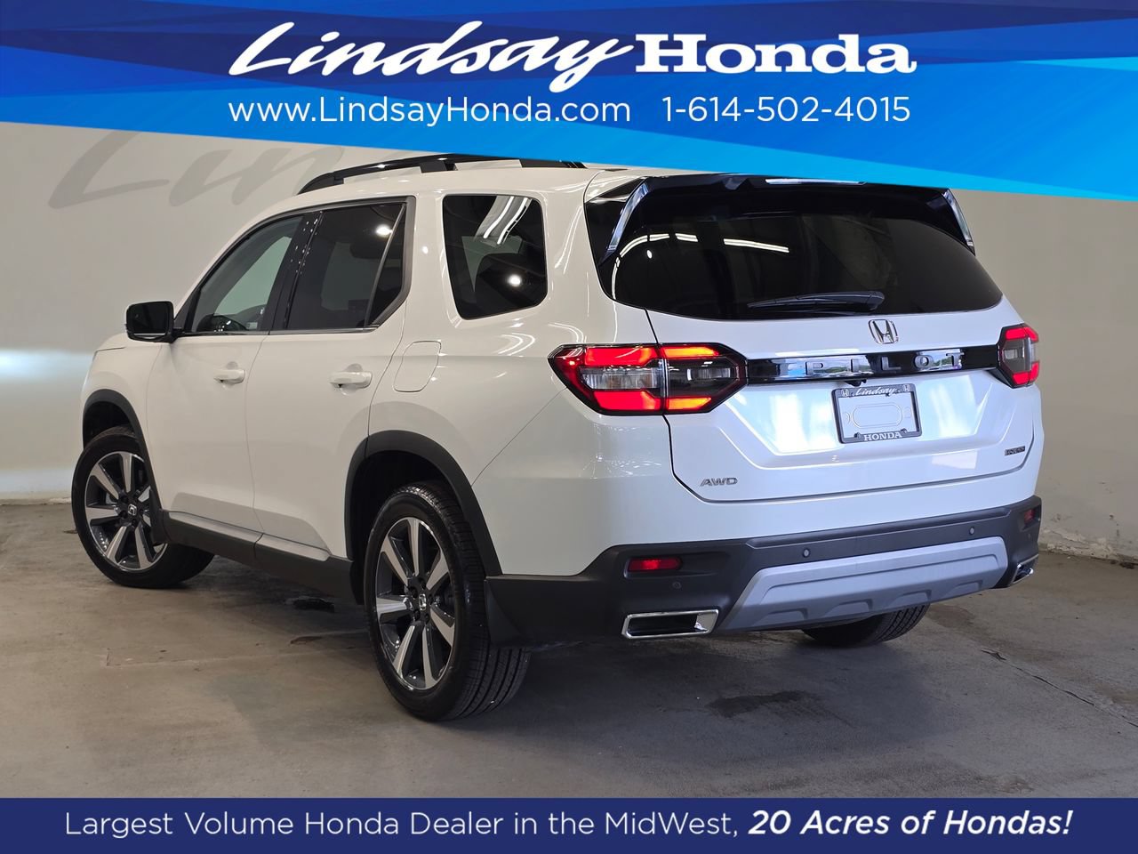 Used 2025 Honda Pilot Touring image 4