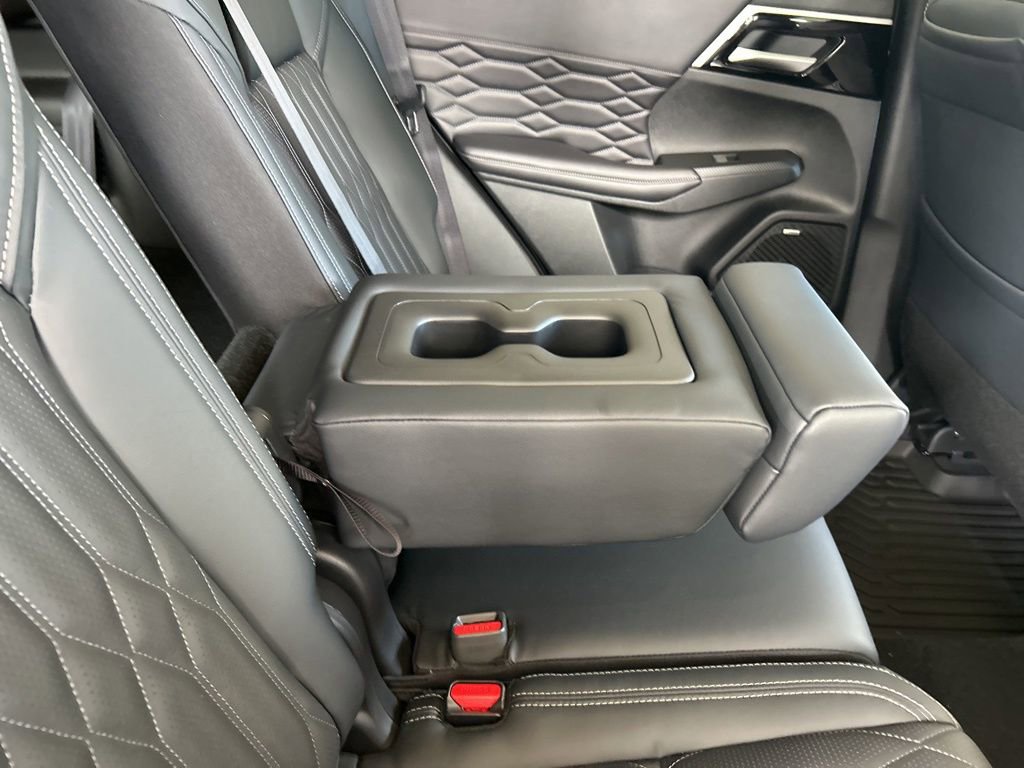 New 2026 Mitsubishi Outlander AWD image 30