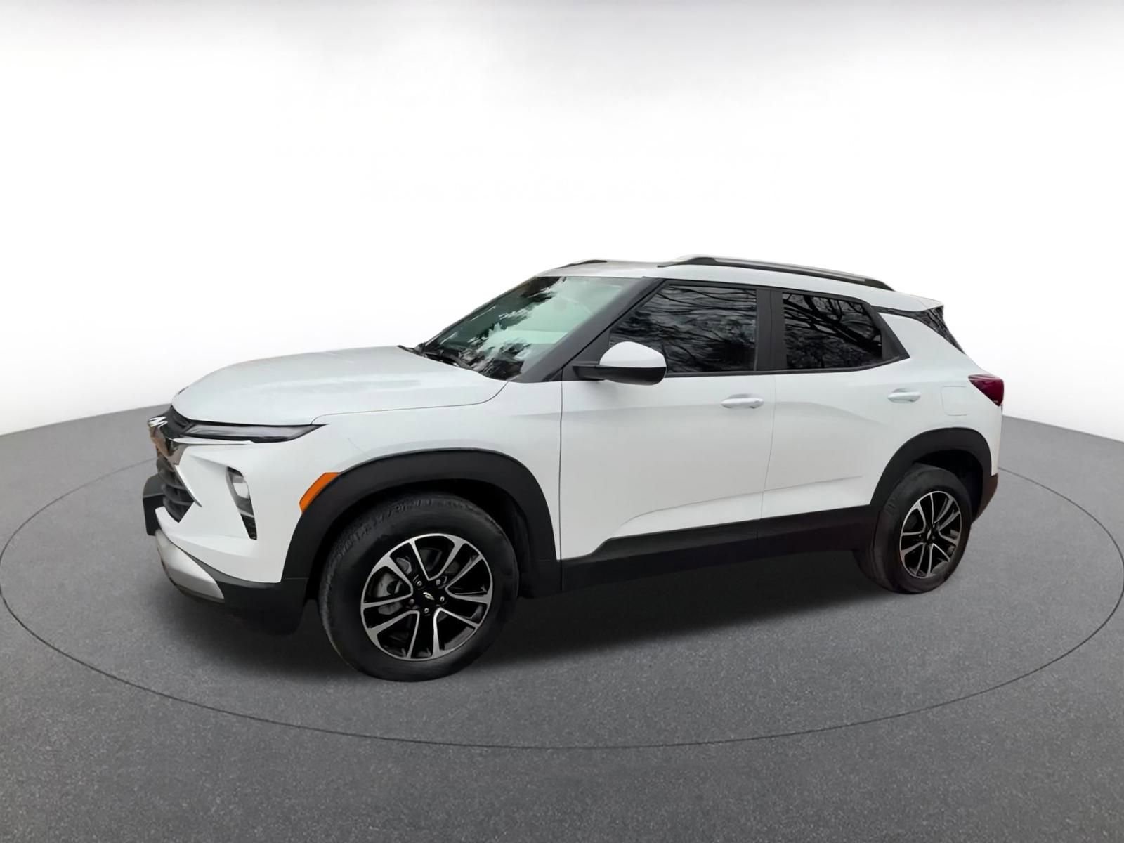 Used 2025 Chevrolet TrailBlazer LT w/ Driver Confidence Package image 8