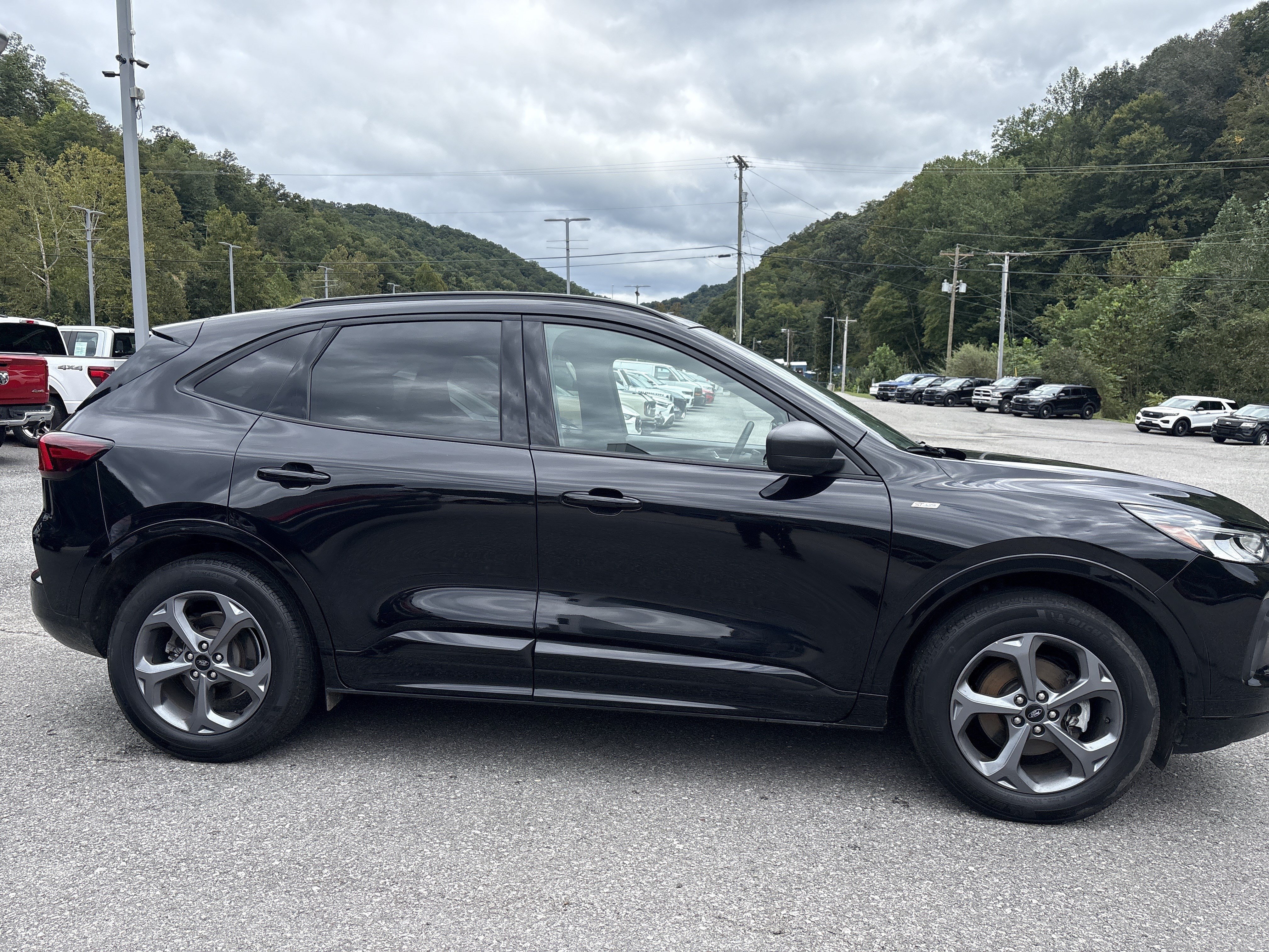 Used 2023 Ford Escape ST-Line w/ Tech Pack #1 AWD/4WD image 3