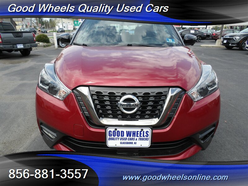Used 2020 Nissan Kicks SR image 2