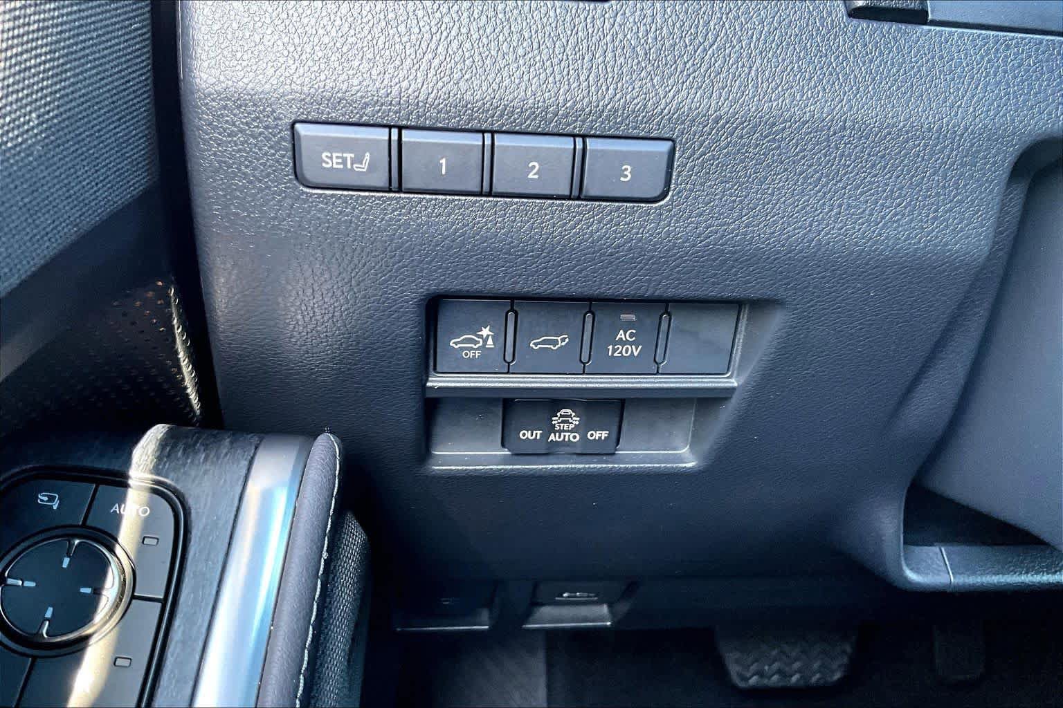 Used 2024 Lexus GX 550 w/ Accessory Package (Z1) AWD/4WD image 33