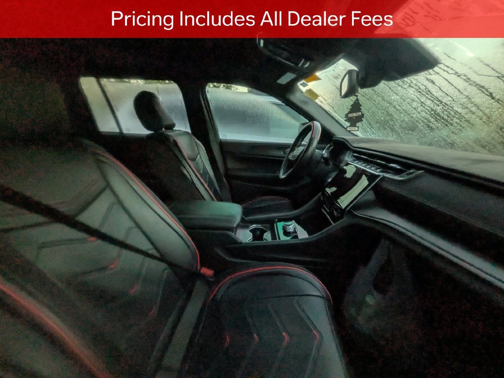 Used 2024 Jeep Grand Cherokee Altitude RWD image 8