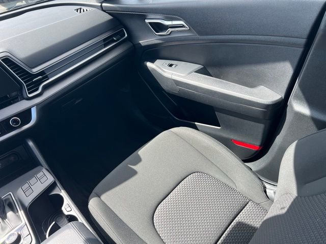 Certified 2025 Kia Sportage LX image 11