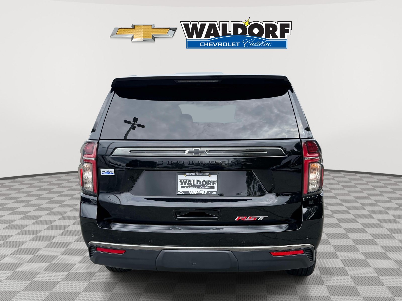 Used 2022 Chevrolet Suburban RST w/ Luxury Package AWD/4WD image 3