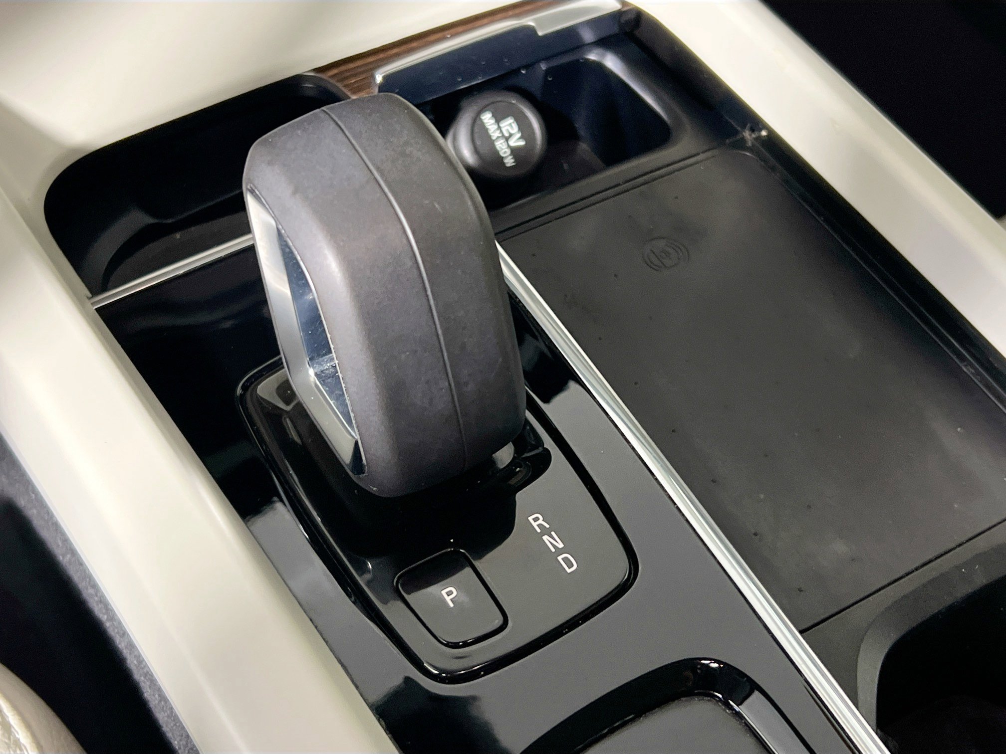 Used 2022 Volvo XC60 B5 Momentum image 25