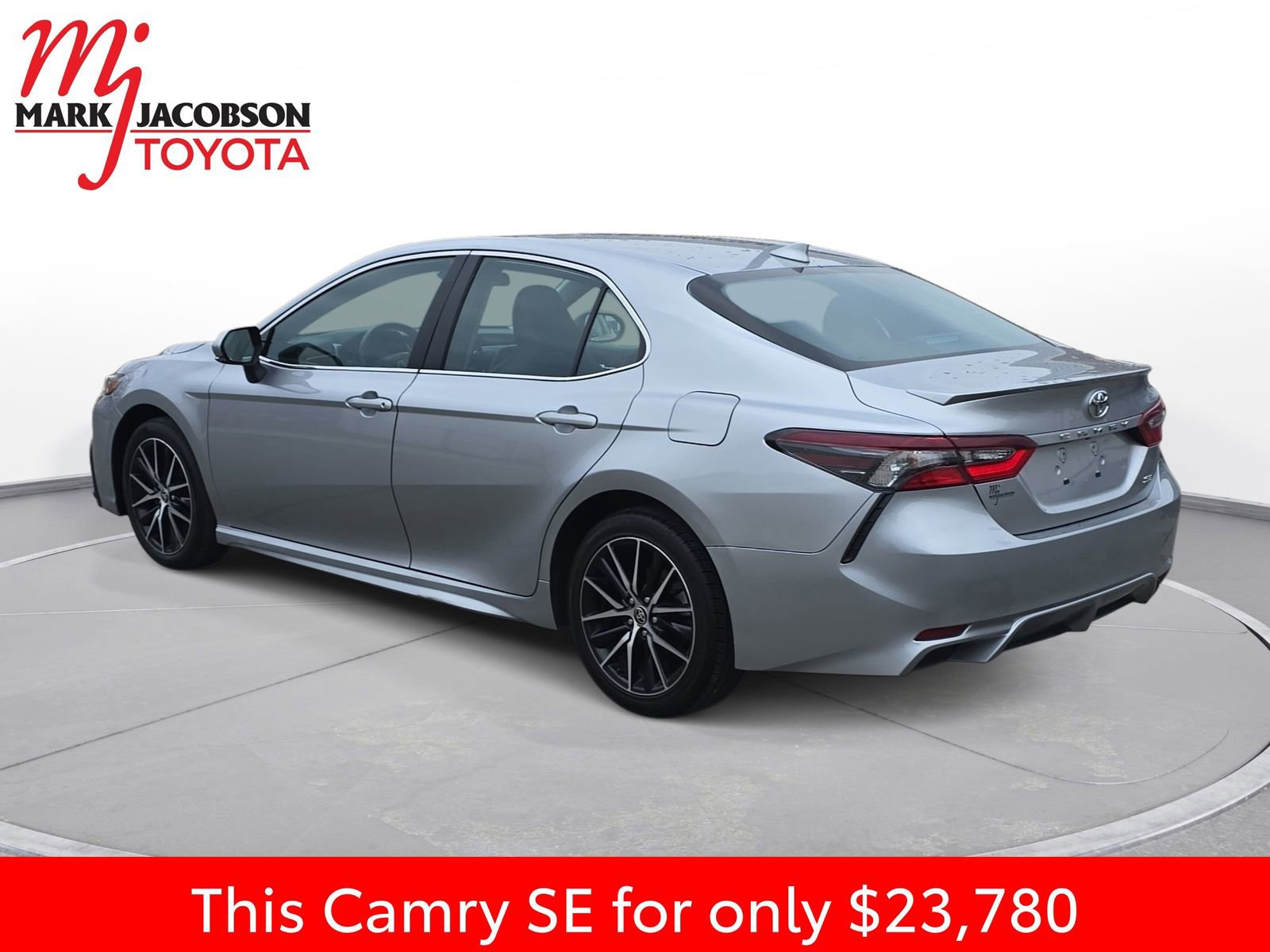 Used 2024 Toyota Camry SE image 13