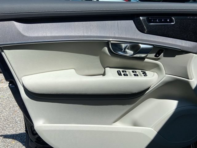 New 2026 Volvo XC90 T8 Ultra w/ Protection Package Premier AWD/4WD image 13