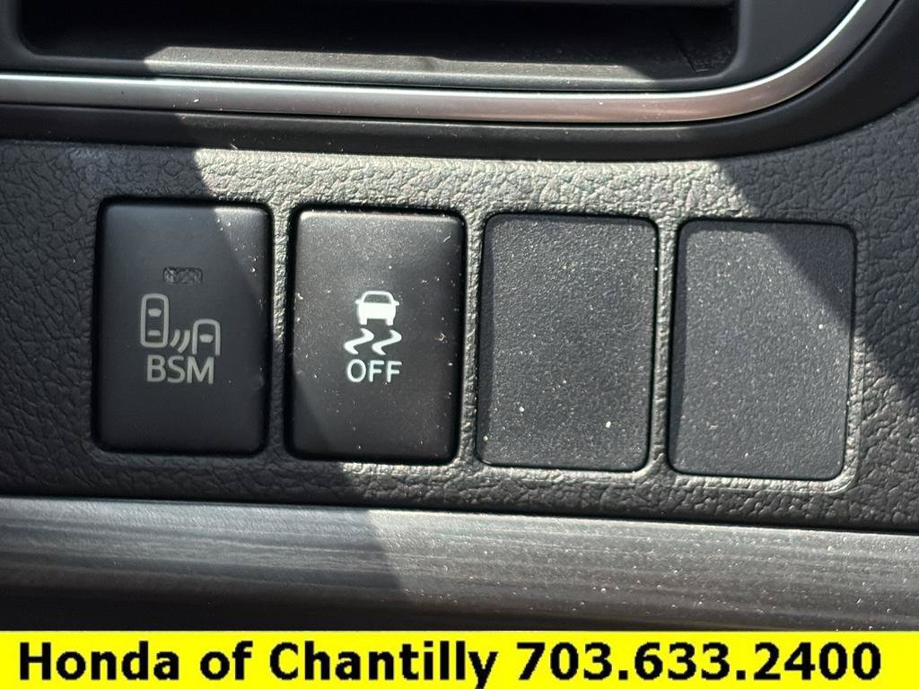 Used 2016 Toyota Camry XLE w/ Moonroof Package FWD image 15